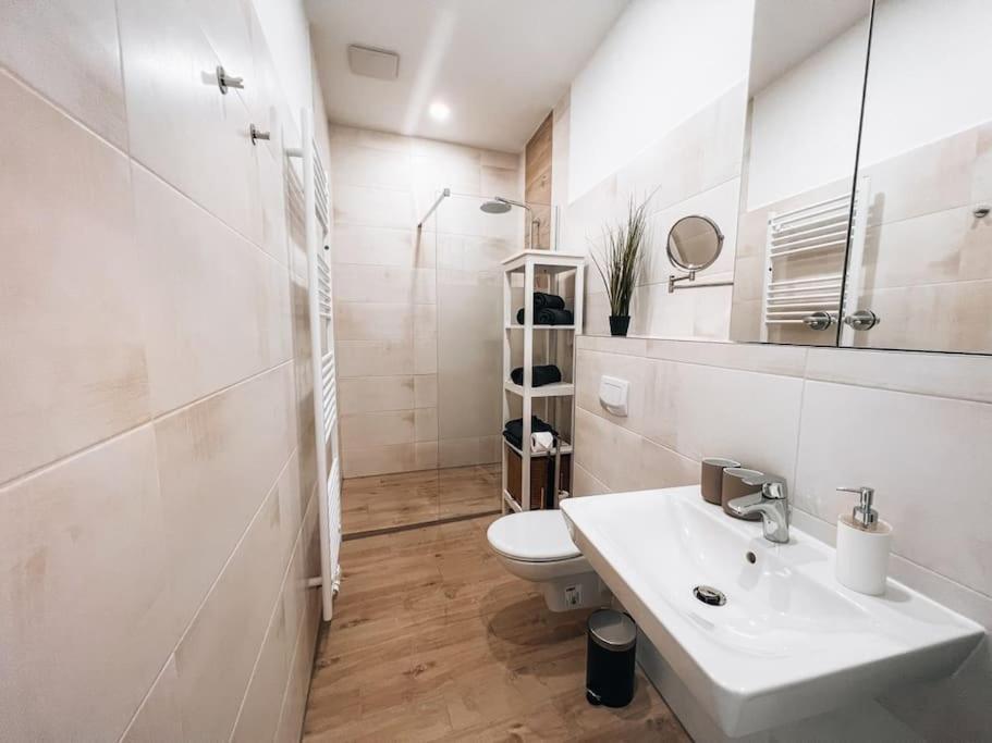 Lieblingsapartment No.10 Mit 2 Schlafzimmern Und Eigener Terrasse รอสต็อค ภายนอก รูปภาพ